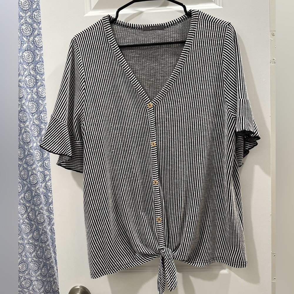VICI Gyft striped top 🖤🤍